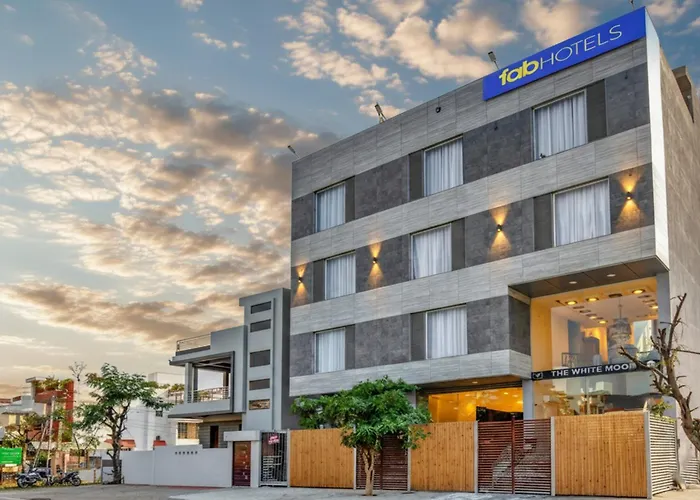 Fabhotel The White Moon Jaipur